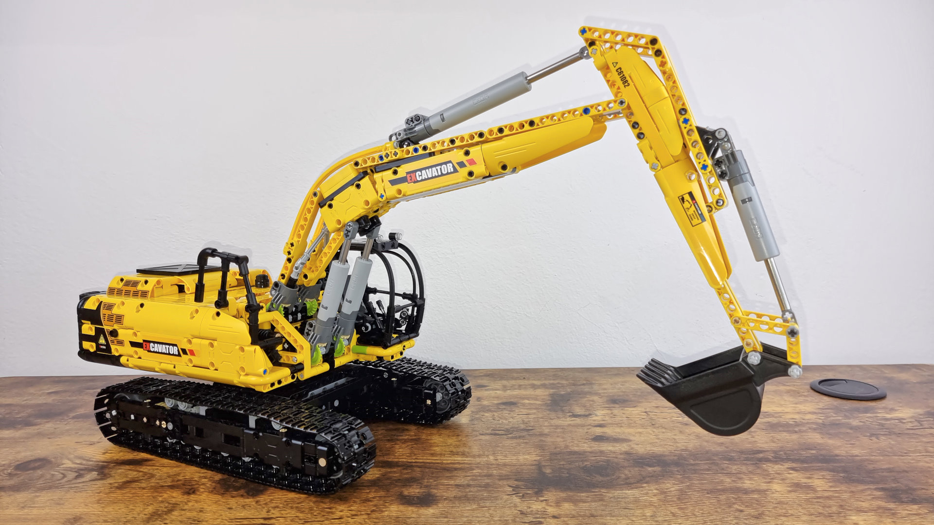 CaDA Bagger C61082 – Technik für Groß und Klein